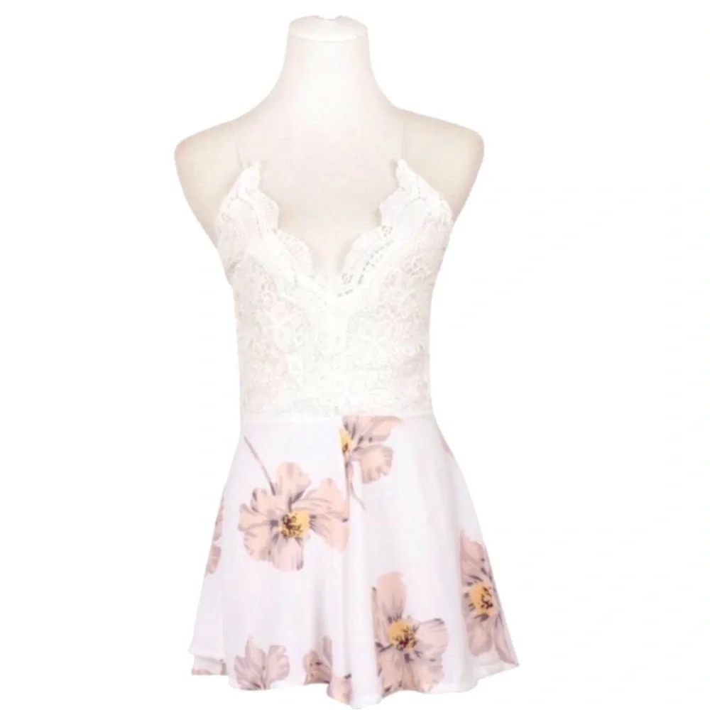 Floral Crochet Romper in Pink & White Brand New - Picture 4 of 13